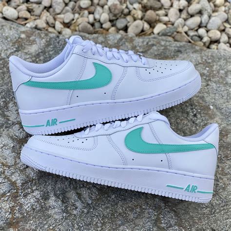 Schwarze, türkise Nike Air Force 1 